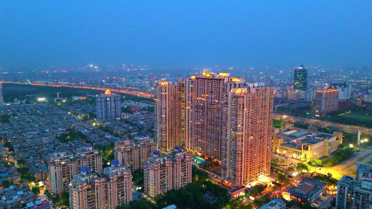 Saya Gold Avenue full residential exterior view